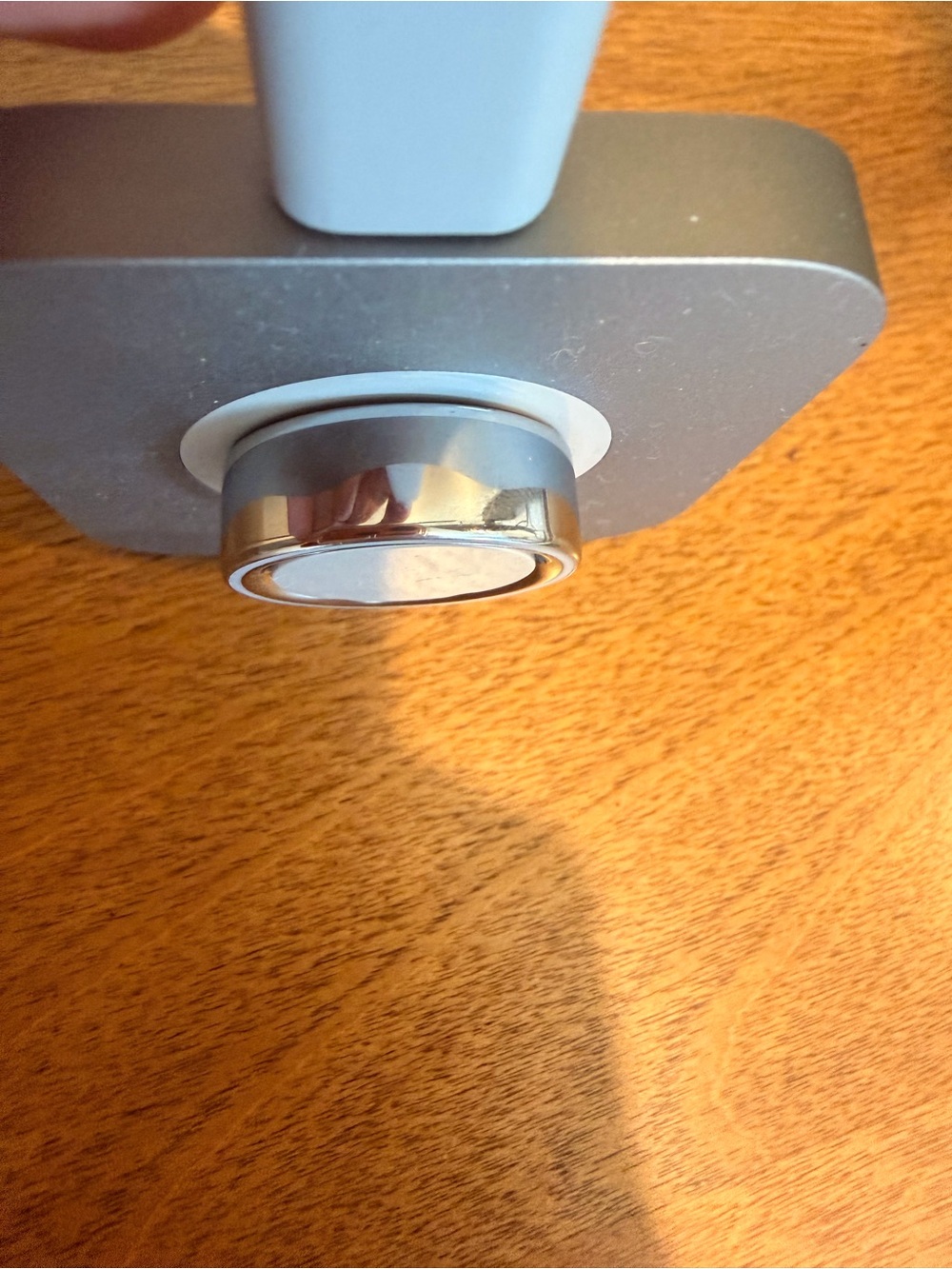 Oura Ring Gen 4 with 2 Chargers (size 7) - Picture 3 of 3
